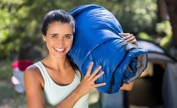 Warmer Schlafsack und Bettzeug als Campingausstattung