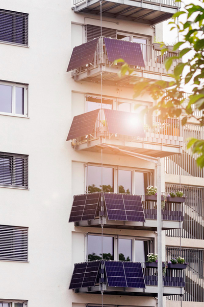 Anwendungsszenarien: Balkonkraftwerke und urbane Energiegewinnung