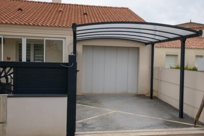 Carport und Garage