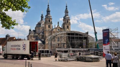 Hessentag 2026: Vorbereitungen auf dem Domplatz laufen bereits