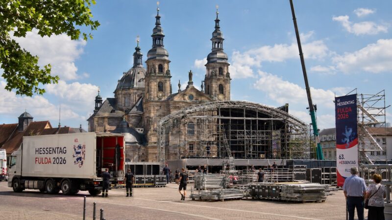 Hessentag 2026: Vorbereitungen auf dem Domplatz laufen bereits